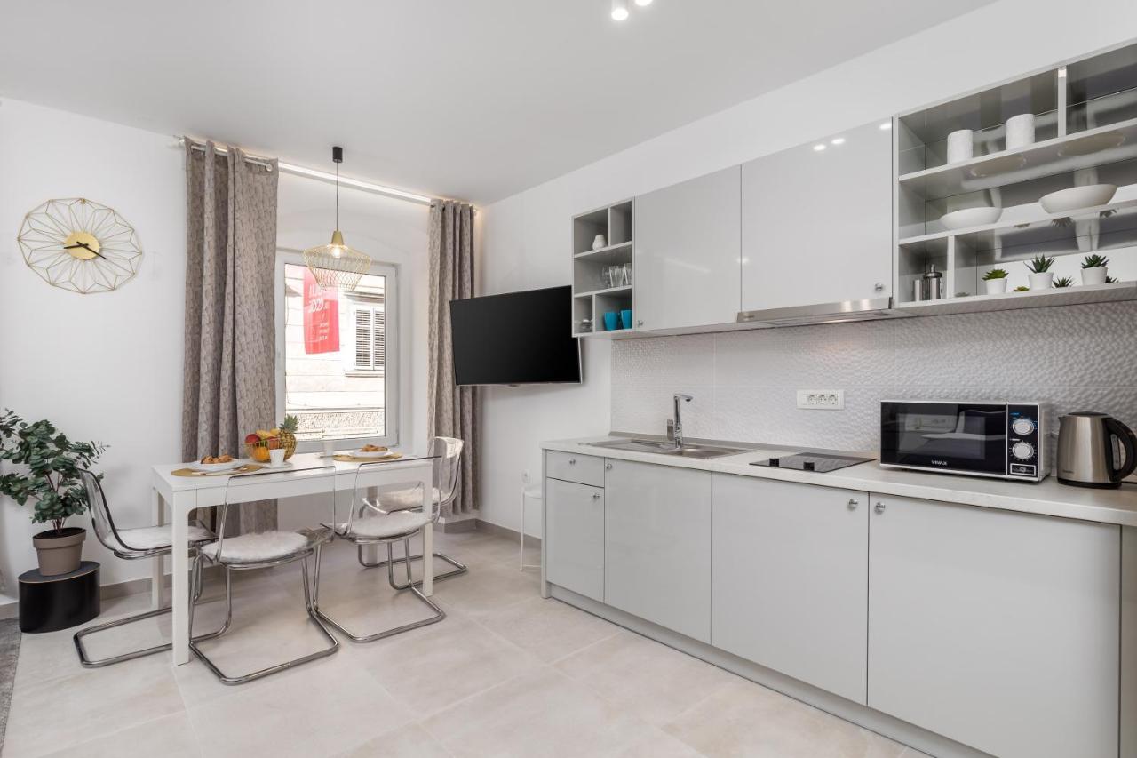 Srnec Apartments - Korzo ริเยกา ภายนอก รูปภาพ