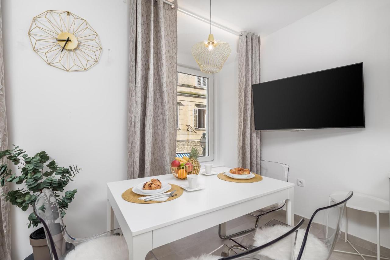 Srnec Apartments - Korzo ริเยกา ภายนอก รูปภาพ