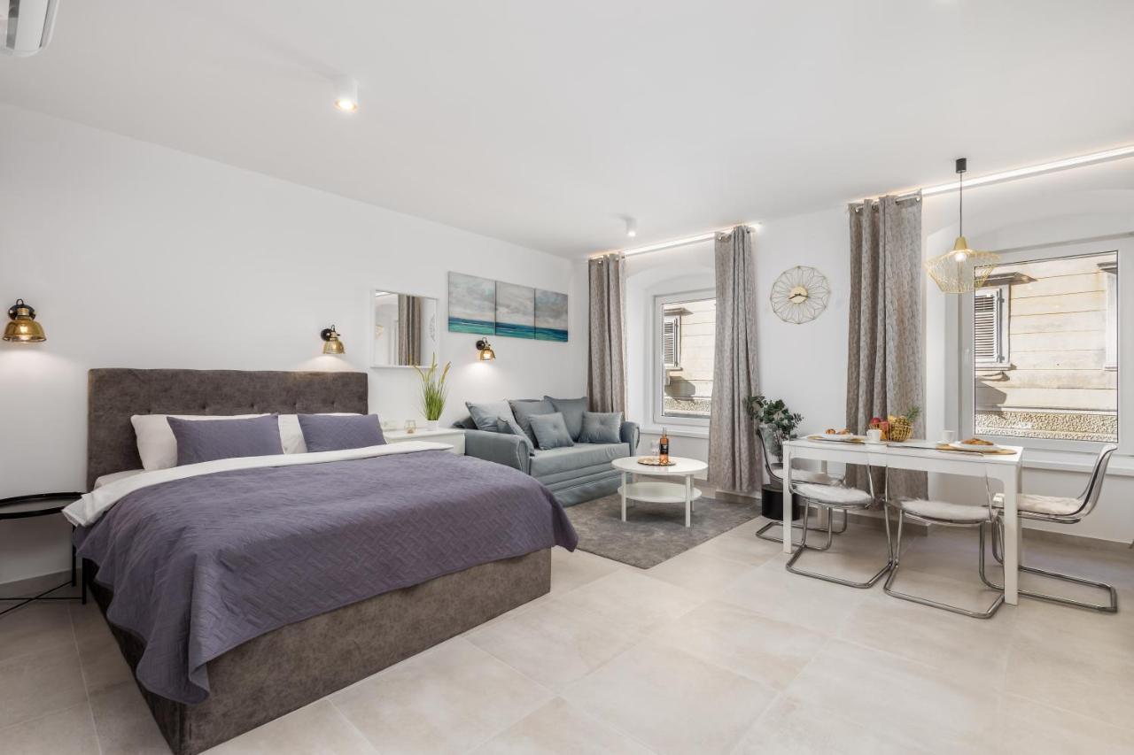 Srnec Apartments - Korzo ริเยกา ภายนอก รูปภาพ